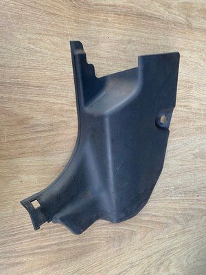Накладка порога лівого внутрішня передня Nissan Almera Classic B10RS 2006-2012 р, б.в. 8325031000 8325031000 фото