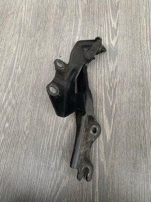 Петля капота передня права Mazda 3 BK, хетчбек, 2003-2009 р., BP4K52410B, б.в. BP4K52410B фото