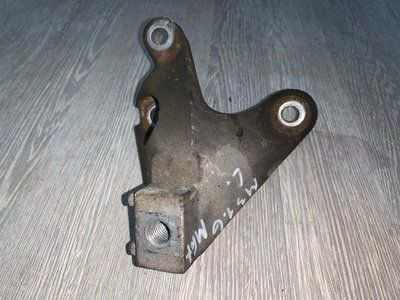 Кронштейн подушки двигуна лівий Mazda 3 BK, 1.6 бензин, 2003-2009 р., б.в. 52652656565656 фото