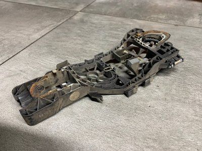 Кронштейн ручки передніх правих дверей Volkswagen Passat B6, 2005-2011 р., б.в. 032323200 фото
