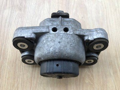 Подушка крепления двигателя LR048781 Range Rover Vogue L405, б.у. LR048781 фото