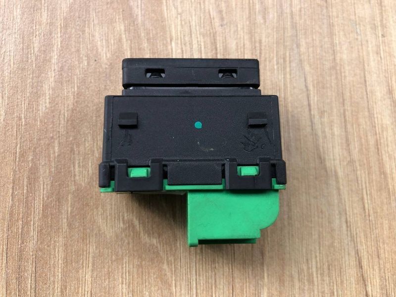 Кнопка регулировки подвески LR034942, CPLA2B949AC Range Rover Vogue L405, б.у. LR034942, CPLA2B949AC фото