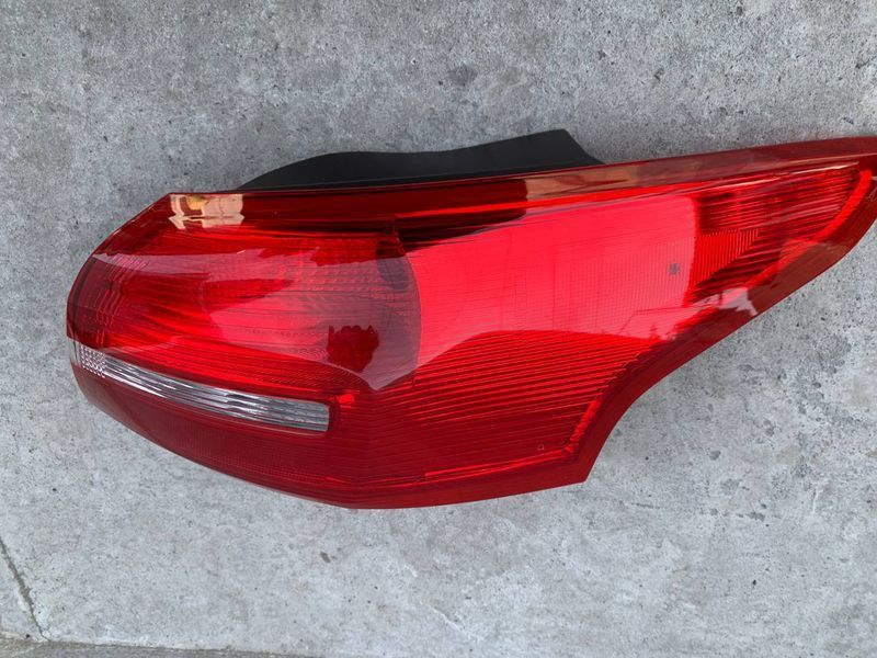Ліхтар задній правий зовнішній Ford Focus MK3, 2014-2018 р., седан, USA, 43119ABRUE.  43119ABRUE фото