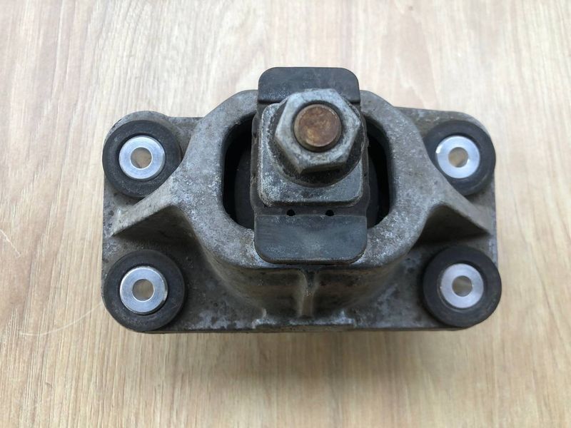 Подушка кріплення двигуна LR048781 Range Rover Vogue L405, б.в. LR048781 фото