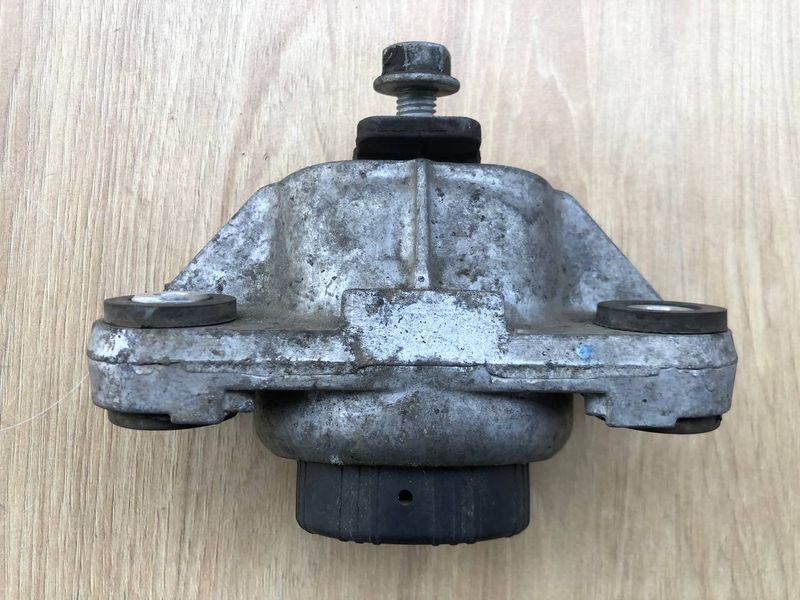 Подушка кріплення двигуна LR048781 Range Rover Vogue L405, б.в. LR048781 фото