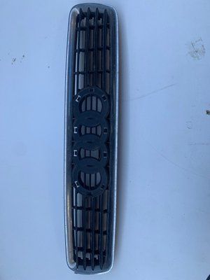 Решітка радіатора центральна Audi A4 B5 2000 р., 8D0853651R, б.в. 8D0853651R фото