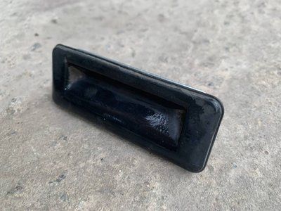 Кнопка-ручка открывания крышки багажника Skoda Fabia 2, 5J0827566, б.у. 5J0827566 фото