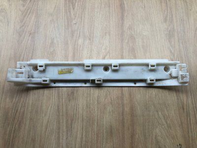 Крепление, опора передней правой накладки порога LR045812, CPLA107B00A Range Rover Vogue L405 б.у. LR045812, CPLA107B00A фото