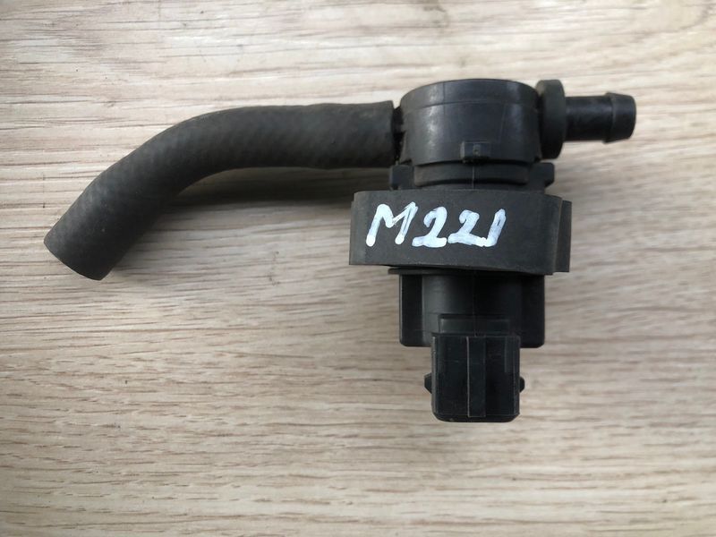 Клапан аусорбера паливної пари Mercedes w221, S-клас 0004703593 фото