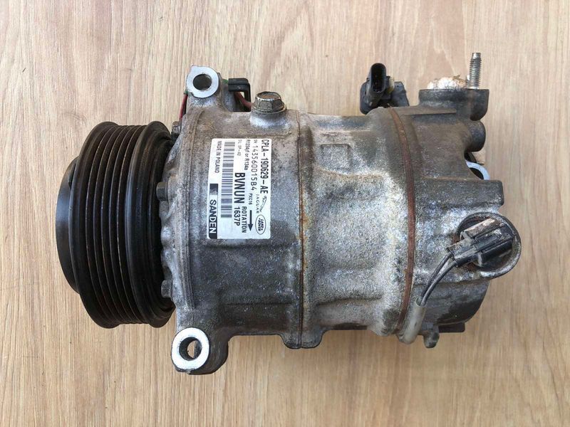 Компресор кондиціонера CPLA19D629AE Range Rover Vogue L405 б.в. CPLA19D629AE фото