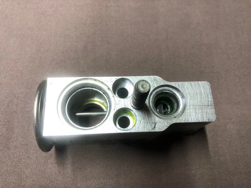 Клапан trv кондиционера 1648300084 Mercedes W251 R-class б.у. 1648300084 фото