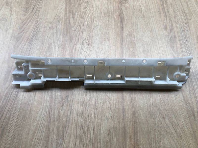 Кріплення, опора передньої правої накладки порога LR045812, CPLA107B00A Range Rover Vogue L405 б.в. LR045812, CPLA107B00A фото