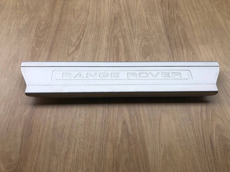 Накладка на поріг салону перед права LR035836, CPLA13200AD Range Rover Vogue L405, б.в. LR035836, CPLA13200AD фото