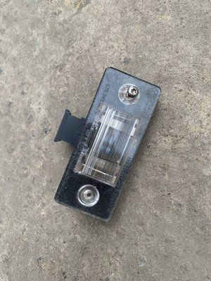 Фонарь подсветки заднего номерного знака Skoda Fabia 2, 6Y0943021E, б.у. 6Y0943021E фото