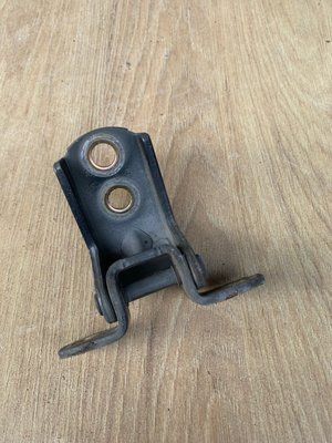 Петля передних правых дверей верхняя Nissan Almera Classic B10RS 2006-2012 г., б.у. 0000098 фото