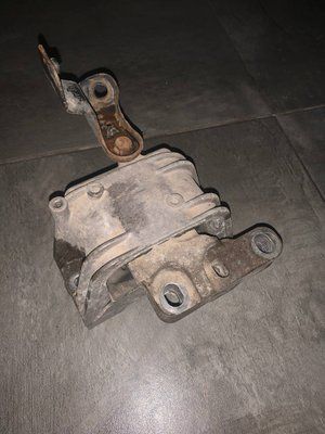 Подушка двигуна права Volkswagen Passat B6, 2.0 TFSI, 2005 р., 1K0199262, б.в. 1K019926200 фото