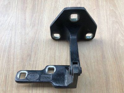Петля кришки багажника права нижня LR036598, CPLA429A14A Range Rover Vogue L405, б.в. LR036598, CPLA429A14A фото