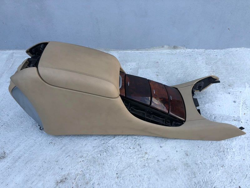 Центральна консоль у бежевому кольорі 2516802514, 2516800855 Mercedes W251, R-class, б.в. 2516802514, 2516800855 фото