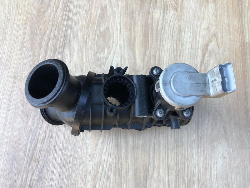 Заслінка дросельна LR049446, 9X2Q9L444CC Range Rover Vogue L405 б.в LR049446, 9X2Q9L444CC фото