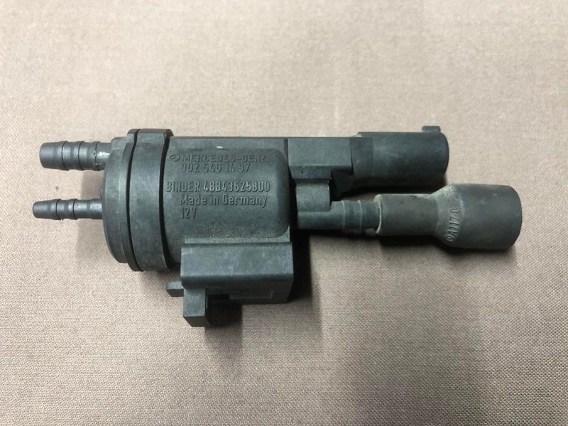 Переключающий клапан системы подачи воздуха 0025401497 Mercedes W251 R-class б.у. 0025401497 фото