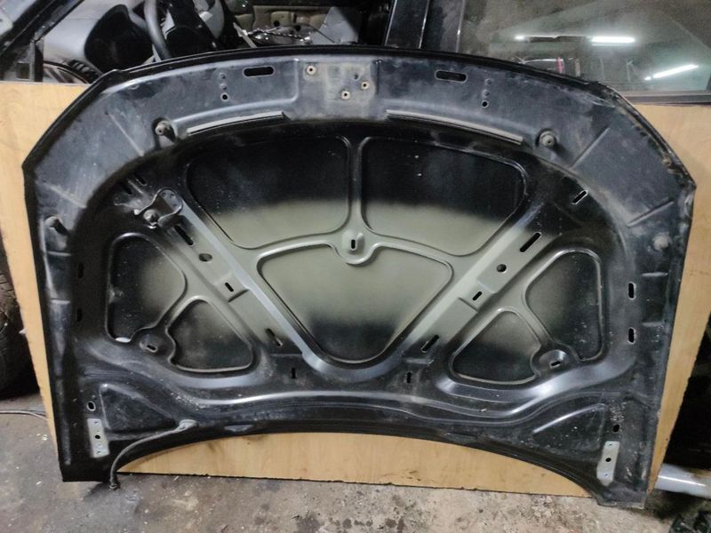 Капот Volkswagen Passat B6, 2009 г., 6Y0823031, б.у. 6Y08230311 фото