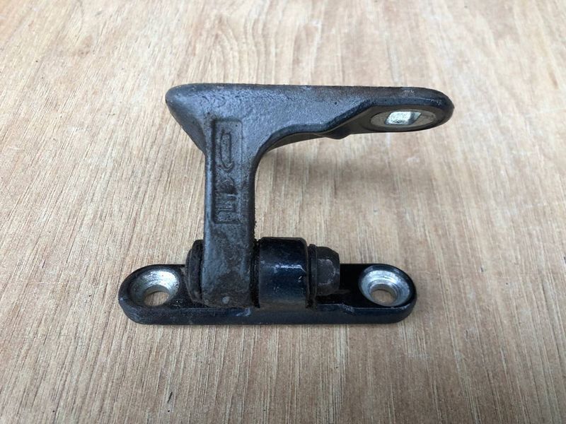 Петля двери передняя, левая ,низ  Mercedes W220 S-class, б.у 456621 фото