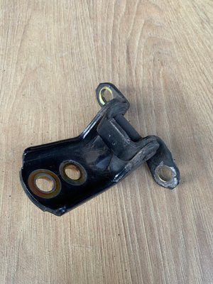 Петля задних левых дверей нижняя Nissan Almera Classic B10RS 2006-2012 г., 8240095F1D, б.у. 0999099 фото