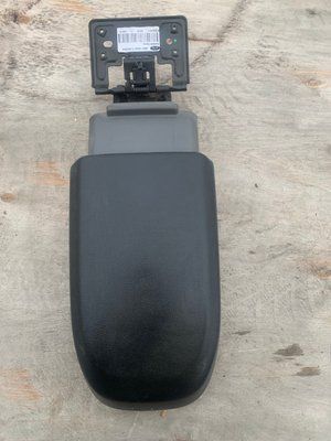 Підлокітник Ford Focus 2, 2008-2010 р, б. в. 8M51 R045C74 8M51 R045C74 фото