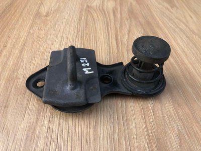 Петля замка капота 2038800460 Mercedes W251, R-class, б.в. 2038800460 фото
