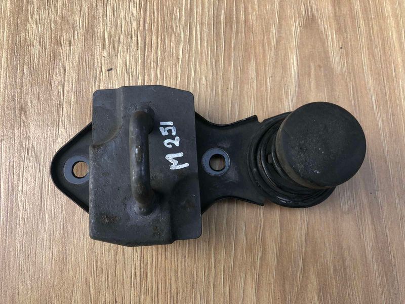 Петля замка капота 2038800460 Mercedes W251, R-class, б.в. 2038800460 фото