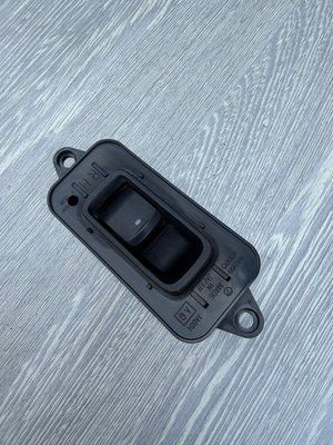 Кнопка склопідйомника передніх правих дверей Subaru Legacy, 2003-2009 р., 94266AG020, б.в. 94266AG020 фото