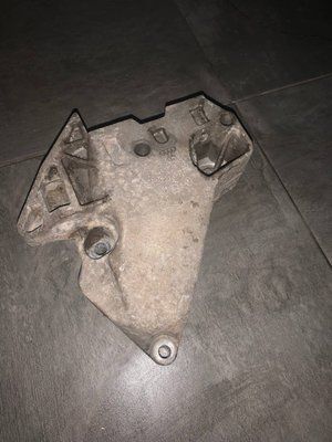 Кронштейн подушки двигуна правий Volkswagen Passat B6, 2.0 TFSI, 2005 р., 06F199207H, б.в. 06F199207H000 фото