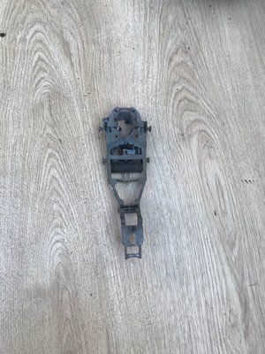 Кронштейн ручки задніх лівих дверей Volkswagen Jetta 2007 р., седан, 1K0837885A, б.в. 1K0837885AA фото