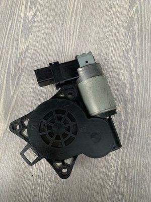 Моторчик стеклоподьемника задних правых дверей Mazda 3 BK, хэтчбек, 2003-2009 г., GJ6A5958X, б.у. GJ6A5958X22 фото
