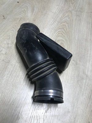 Патрубок повітряного фільтра Subaru Legacy, б. в .457AA410 457AA410 фото