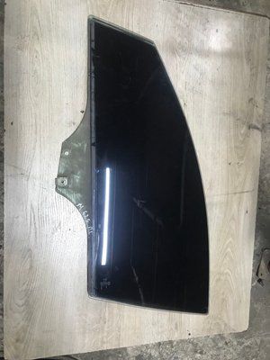 Стекло передних левых дверей Mazda 626, GA8A59511A, б.у. GA8A59511A фото
