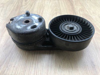 Натяжитель ремня LR035493, CPLA 6A228 AB Range Rover Vogue L405 б.у. LR035493, CPLA6A228AB фото
