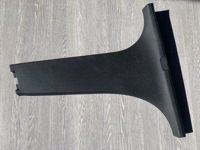 Накладка правой стойки нижняя, пластик Skoda Fabia 2, 2007 г., хэтчек, 5J6887282, б.у. 5J6887282 фото