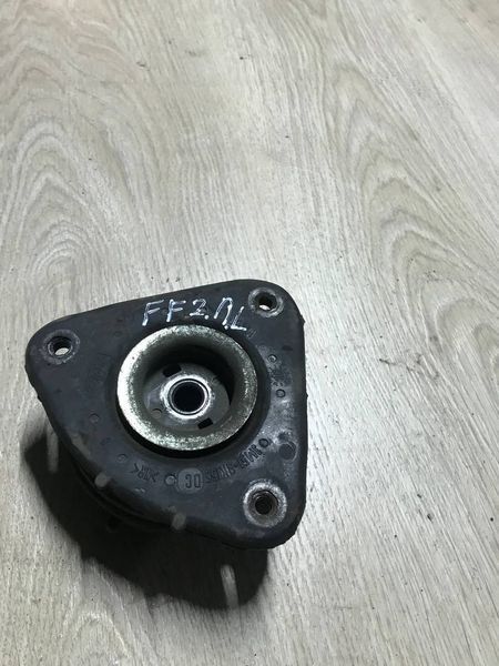 Опора переднего левого амортизатора Ford Focus MK2 1.6 бензин, 2008-2010 г, б. у .3М513К155DC 3М513К155DC фото