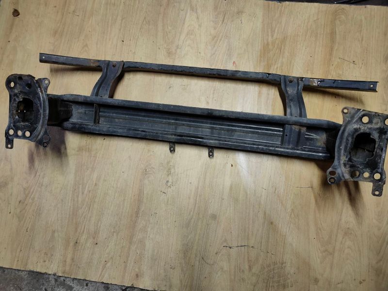 Усилитель переднего бампера Volkswagen Passat B6, 2.0 TDI, 2009 г., 3C0807109D, б.у. 3C0807109D фото