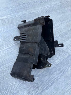 Корпус підкапотного блоку запобіжників Subaru Legacy, 2003-2009 р., б.в. 6877687687 фото