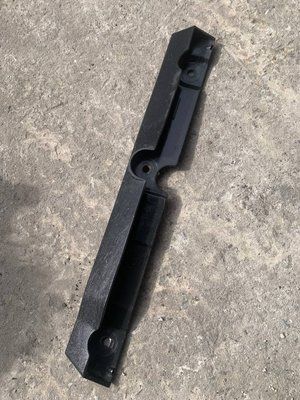 Крепление защиты днища правое Skoda Fabia 2, 5J6825208, б.у. 5J6825208 фото