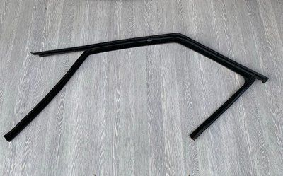 Уплотнитель стекла передних левых дверей Skoda Fabia 2, 2007 г., 5J0837431, б.у. 5J0837431 фото