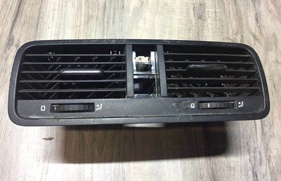 Дефлектор обдува салона центральный 5L0820951 Skoda Yeti, б.у. 5L0820951 фото