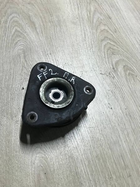 Опора переднего правого амортизатора Ford Focus MK2 1.6 бензин, 2008-2010 г, б. у .3М513К155DC. 3М513К155DC- фото