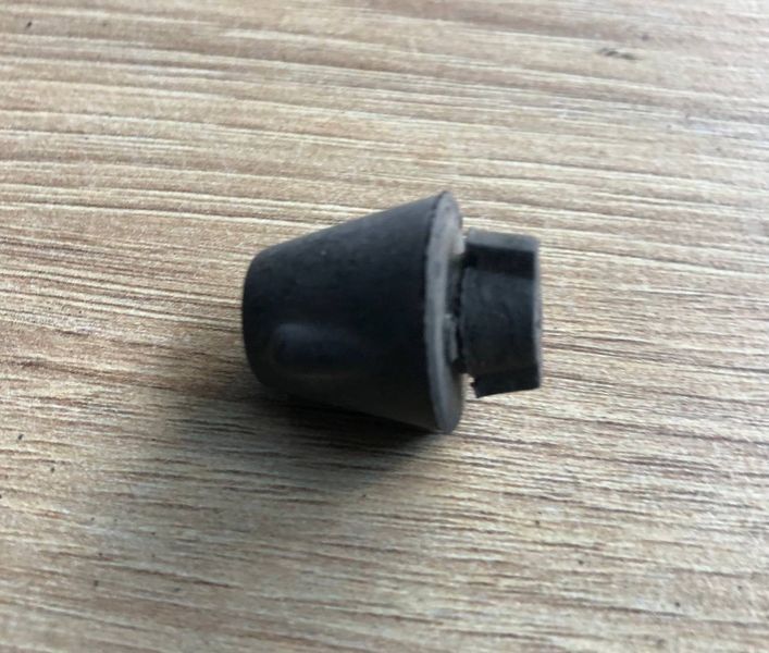 Демпферный отбойник на капоте LR006639, 6H5216K808BA Range Rover Vogue L405, б.у LR006639, 6H5216K808BA фото