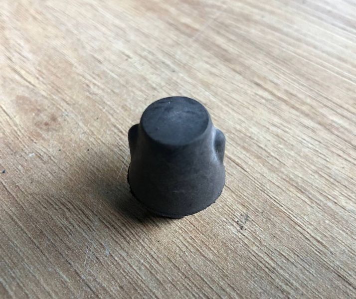 Демпферный отбойник на капоте LR006639, 6H5216K808BA Range Rover Vogue L405, б.у LR006639, 6H5216K808BA фото