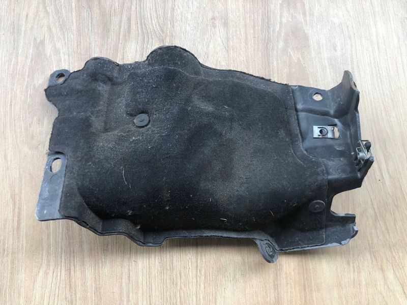 Изолятор моторного отделения нижний левый LR088567, FPLA015A55AA Range Rover Vogue L405, б.у. LR088567, FPLA015A55AA фото