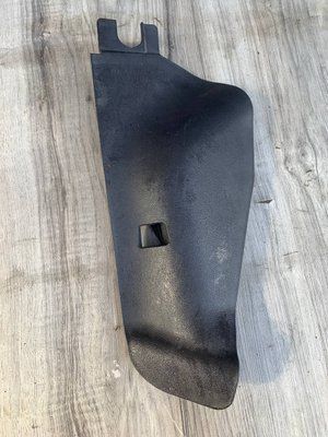 Накладка консолі центральної тунелі права Hyundai i30 хетчбек 2007-2012 р, 84796-2R000 84796-2R000 фото