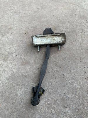 Обмежувач задніх лівих дверей Toyota Avalon GSX30, 2007 р., 68640AC022, б.в. 68640AC022 фото